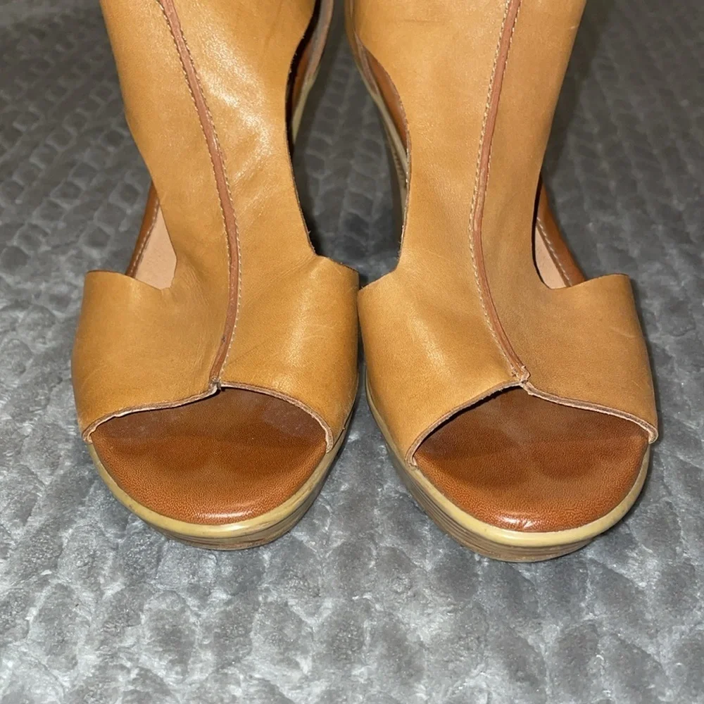Sofft Dabney Tan Leather T-Strap Cutout Sides Boho Block Heel Sandals size 9